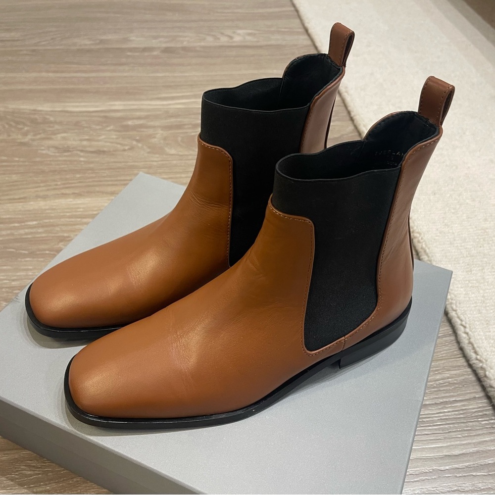 Brand New Everlane The Italian Leather Square Toe Chelsea Boot 7.5